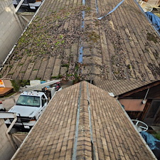 Roof-Washing-And-Moss-Removal-For-Home-In-Seattle-WA 5