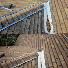 Roof-Washing-And-Moss-Removal-For-Home-In-Seattle-WA 3